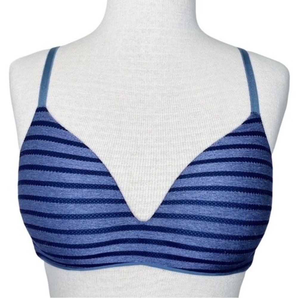 Victoria’s Secret no wire stripe bra